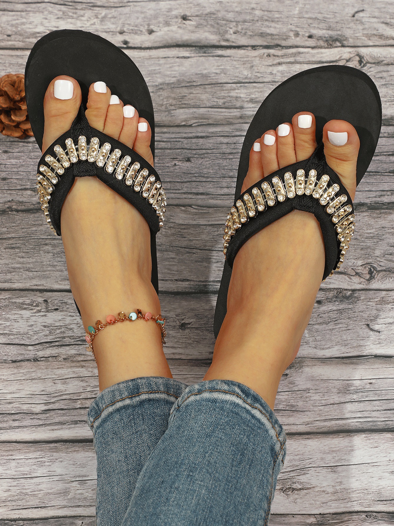 Nouveau style portant de grands bijoux en strass, pantoufles à chevrons, décontractées et polyvalentes pour l'extérieur, à la mode et_voghion.com