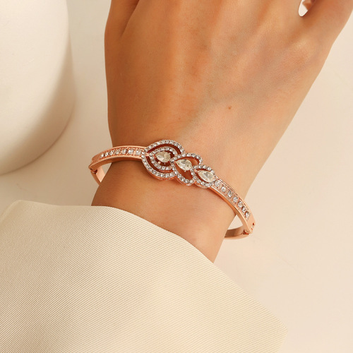 European and American ins diamond bracelet, fashionable temperament, hollow love geometric bracelet, watch accessories, simple flower bracelet
