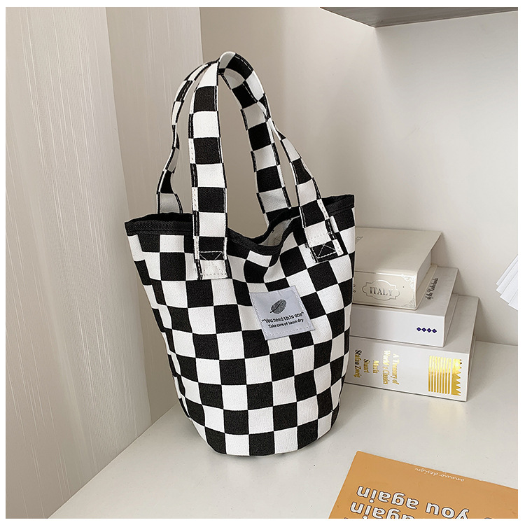 A fashionable new Japanese and Korean chic black and white checkered canvas bag, a large-capacity single-shoulder bag for women, and a simple student handbag undefined