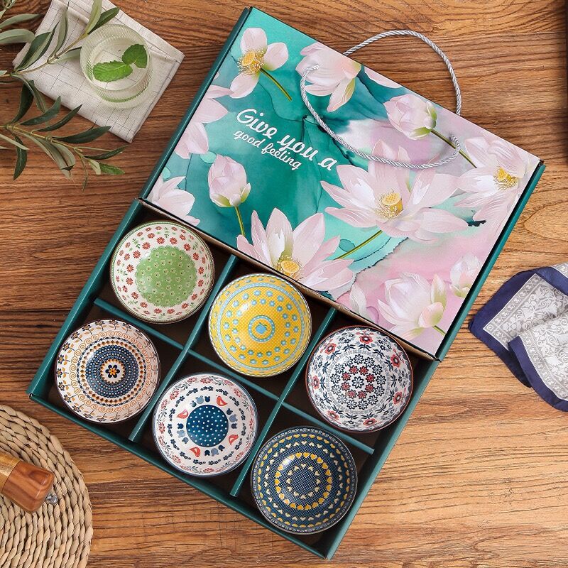 Abrir regalos de negocios de cerámica de alto valor de cara cubiertos tazones palillos plato al por mayor cajas de regalo de flores azules actividades de regalo de mano porcelana azul