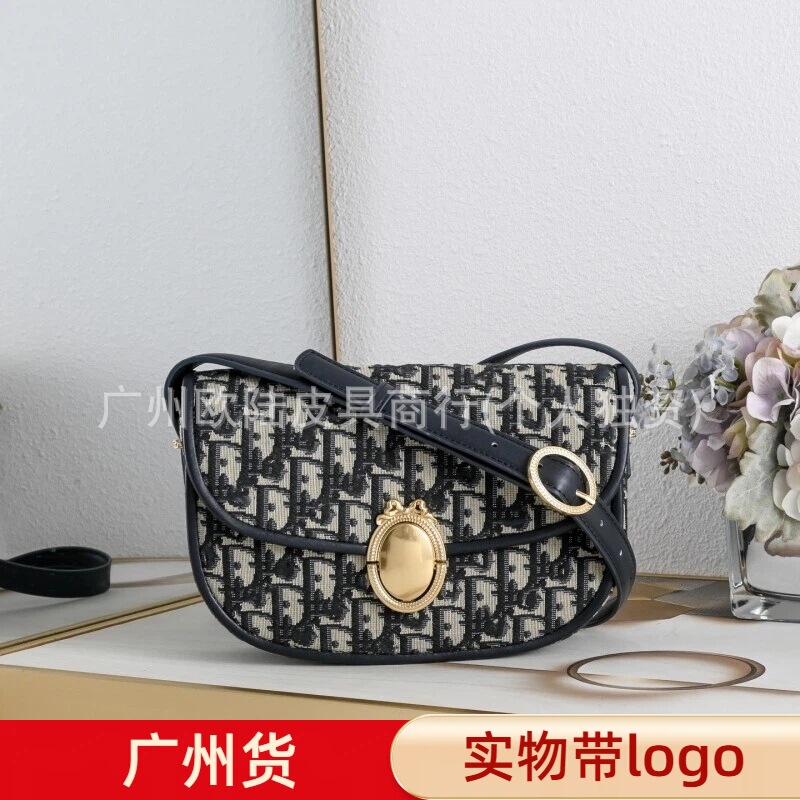Cross-Border Supply of New Classic Monogrammed Cowhide and Canvas Flap Saddle Bags, Fashionable and Versatile Shoulder and Crossbody Bags
