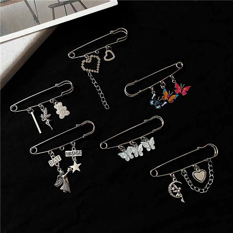 Cross-border Jewelry Hip-hop Chain Butterfly Love Pendant Brooch Girls ins Style Metal Pin Clothes Accessories
