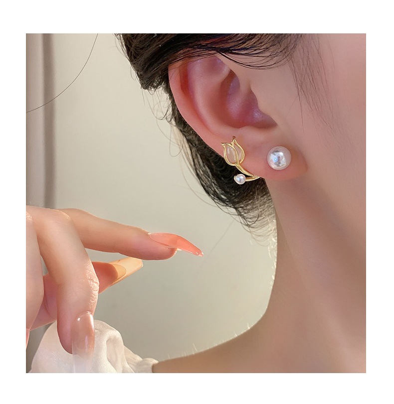 Sweet Flower Alloy Artificial Pearls Ear Studs display picture 2