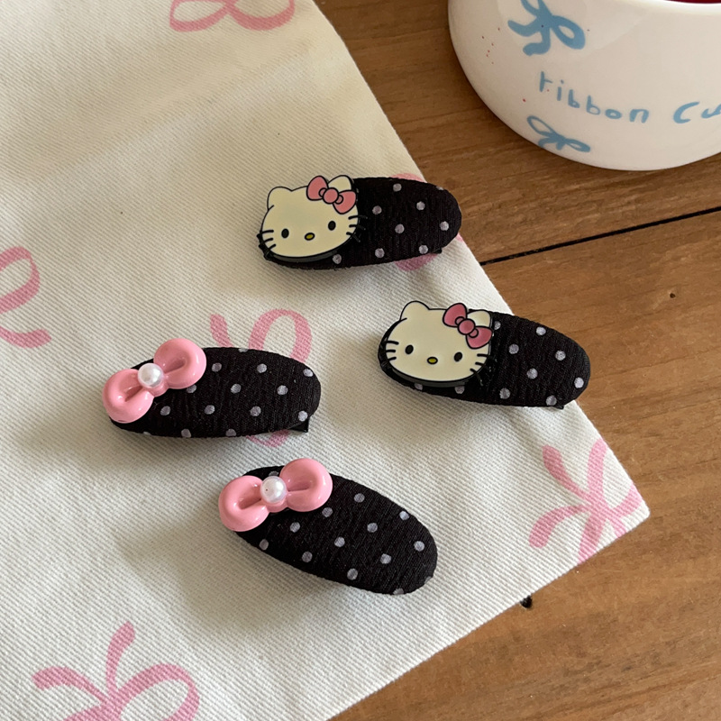 かわいい白黒の波点kt蝶結びのアヒルの口は甘い妹を挟みます。