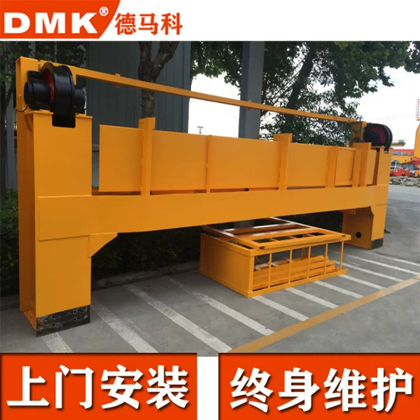 Phone: 15294876656. QZ type bridge crane with grab. Garbage grab crane. Direct sales from the manufacturer