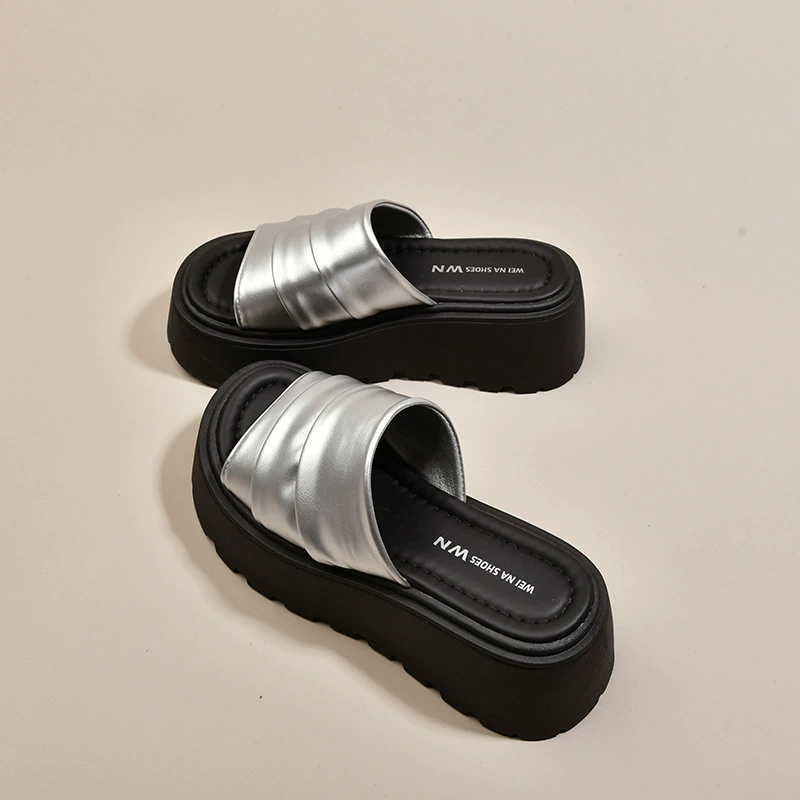 Женские летние сабо на толстой подошве с эффектом складок, новая модель 2025 года, с платформой и юбкой.