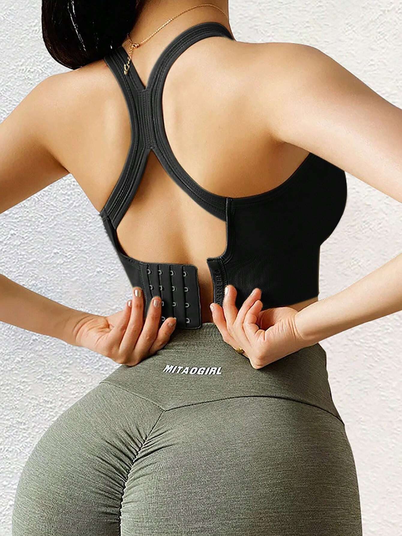 Bra deportivo de amortiguación de anillo de acero de gran tamaño para mujeres hermosas y sujetador de yoga ajustable