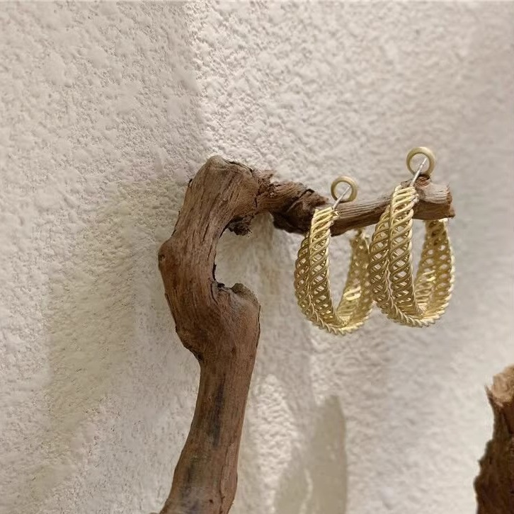 Retro elegant fashionable earrings with pigtail
