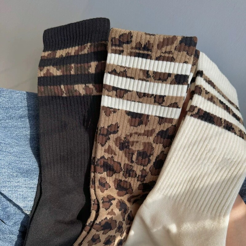 Leopard Print Retro Color-Blocking Three-Stripe Mid-Calf Socks with Clover Design, Korean Style Trendy Sports Socks, European Fashion Socks Leopard Print Retro Color-Blocking Three-Stripe Mid-Calf Socks with Clover Design, Korean Style Trendy Sports Socks, European Fashion Socks