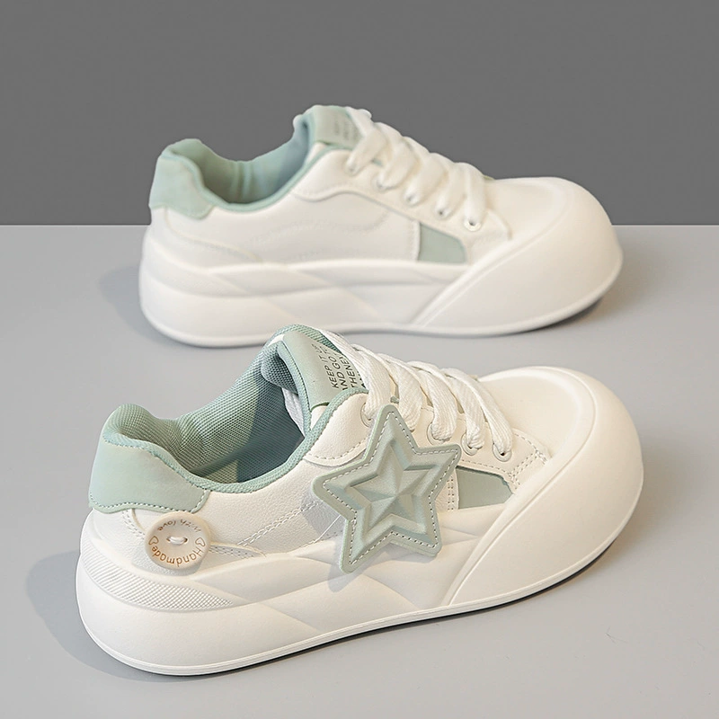 Женские кроссовки на высокой подошве 2025 новые весенне-осенние белые туфли на толстой подошве универсальные студенческие повседневные лоферы