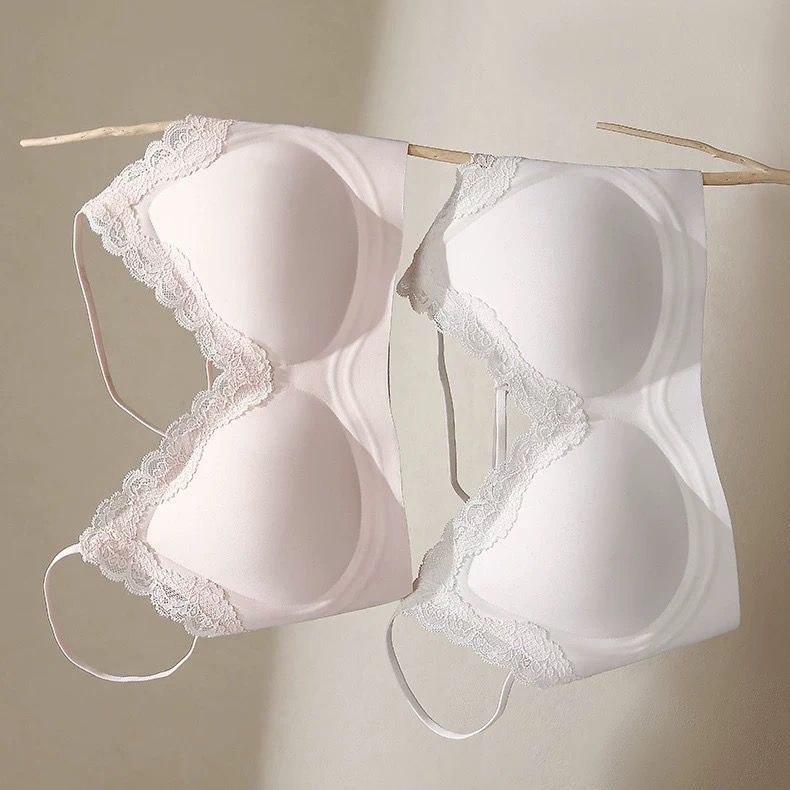 U家平はレースの下着の女性の胸のために集まって垂れ下がることを防止します。|undefined