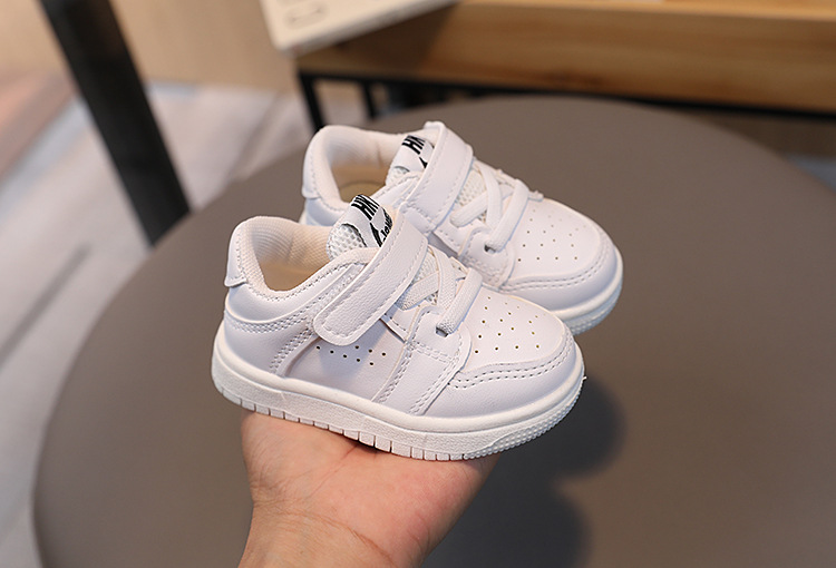 Barnsport pojkar flickor board vår och höst 2024 koreansk version, panda vita pojkar, baby singelskor, lärande_voghion.com