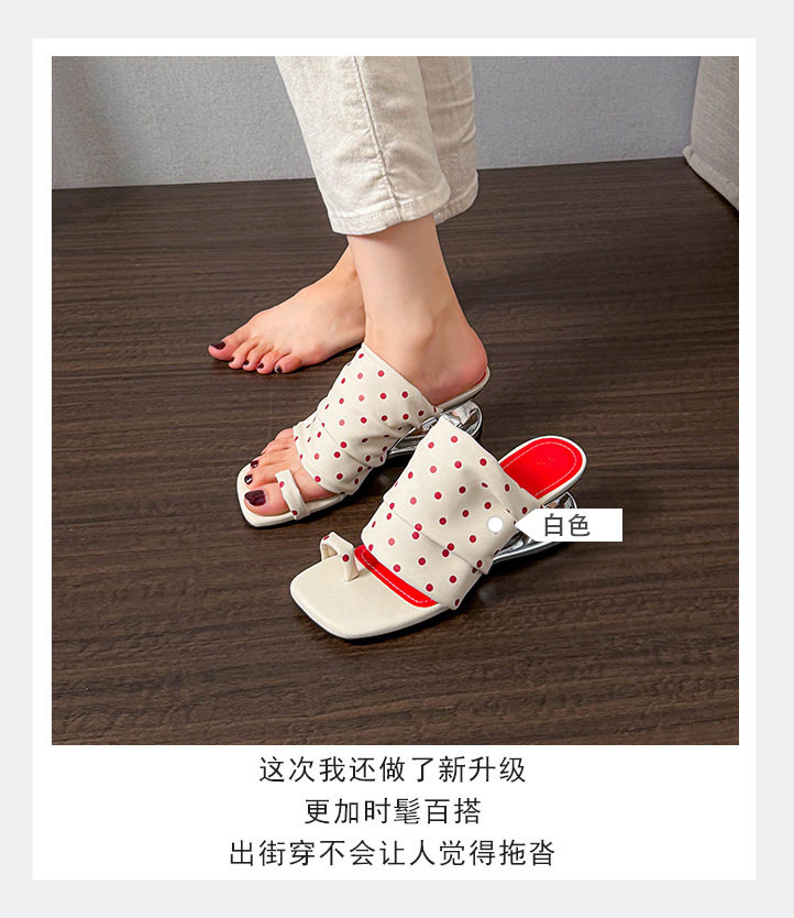 Giày sandal nữ gót 6 cm mũi vuông giấu gót, thiết kế xếp ly chấm bi, gót dị hình — Màu nâu, Màu trắng chi tiết 8