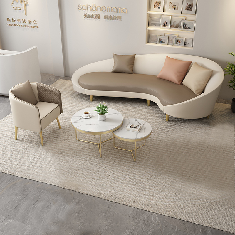Tienda de ropa nórdica sofá moderno simple arco neto rojo en forma creativa lujo salón belleza ocio tienda recepción