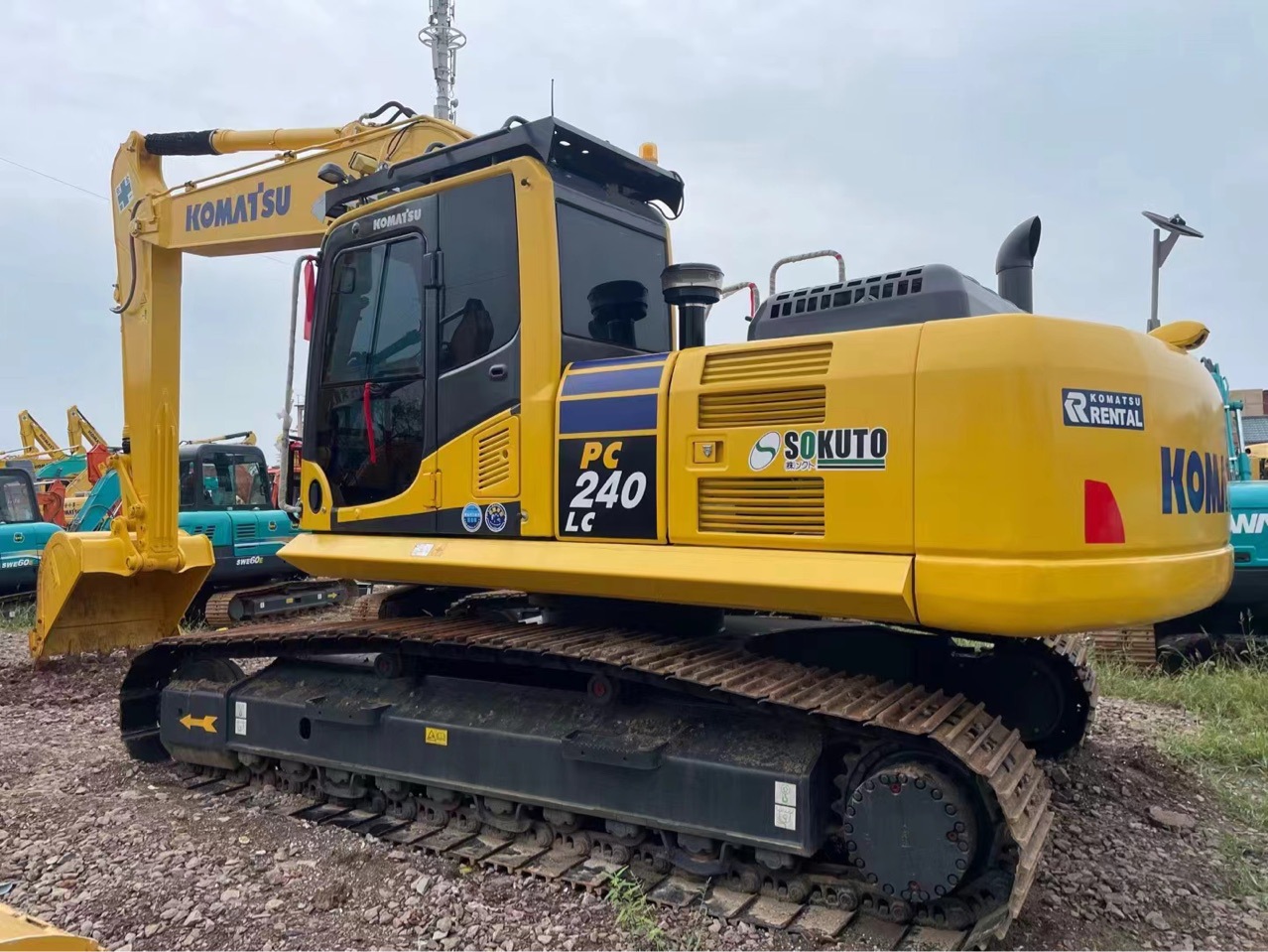 Exportaciones nacionales y extranjeras de segunda mano excavadora Komatsu 120.130.200.220.240 con cañón