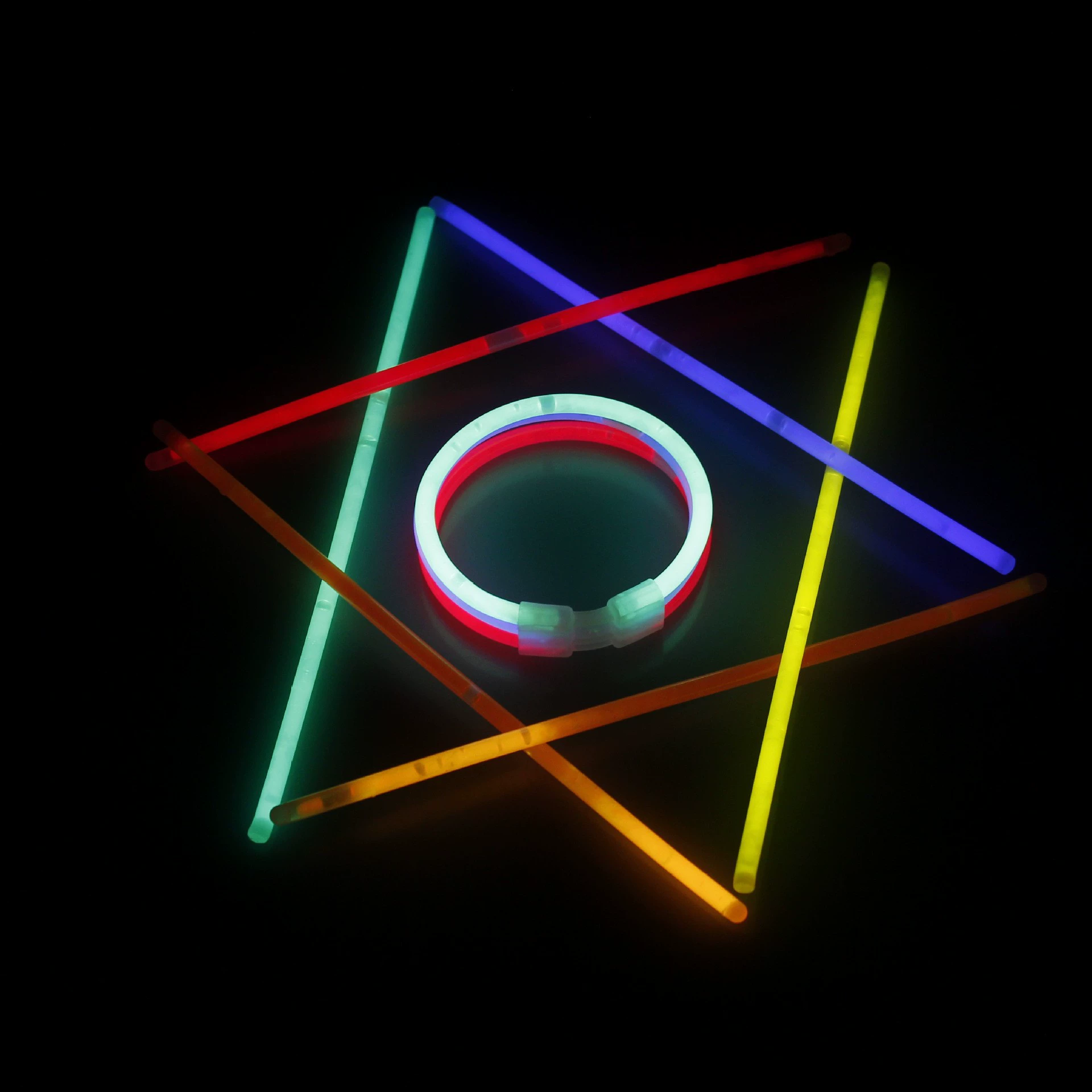 Массовая флуоресцентная короткая палочка 5*150 мм Оптовая новая шляпа флуоресцентная палочка креативная светящаяся игрушка пятицветная светящаяся палочка