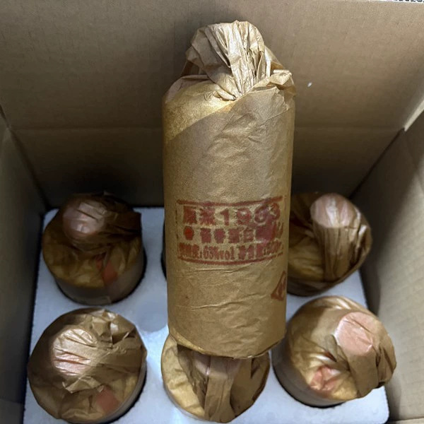 光瓶纸包白酒1983原浆酒酱香型53度整箱6瓶厂家供货电商代发代收