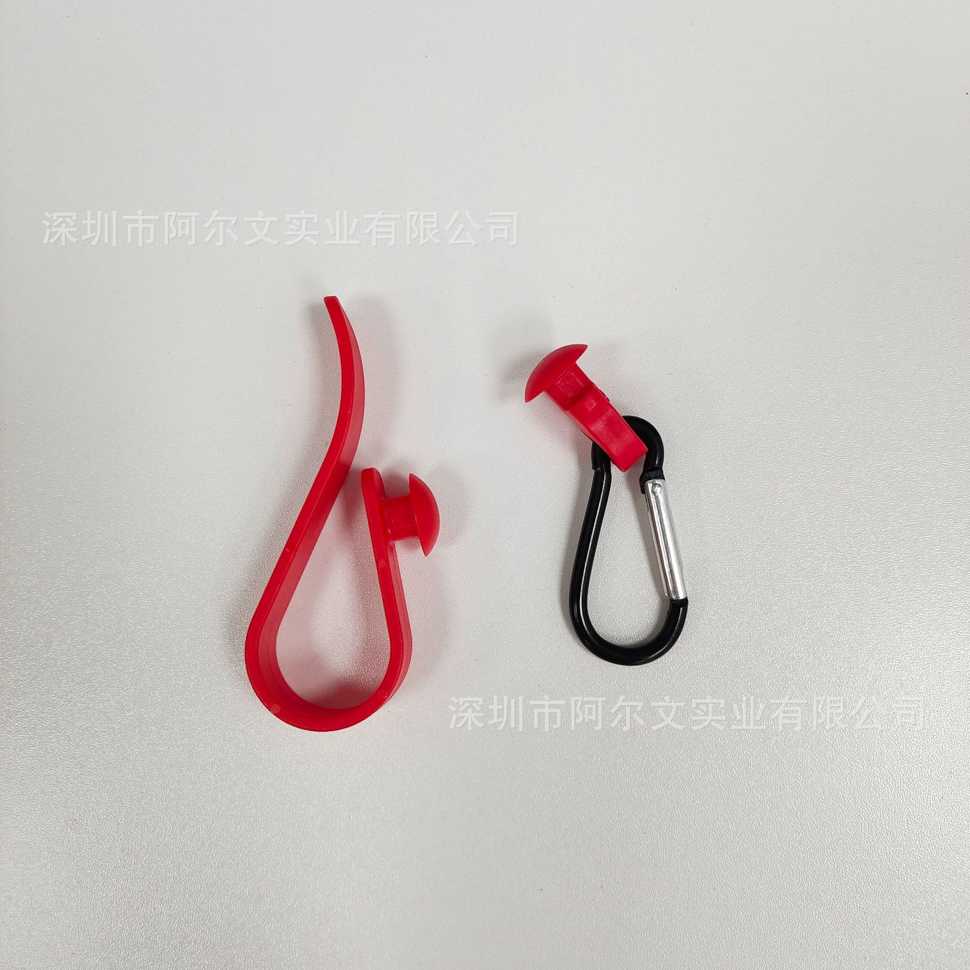 빨간 고리 + 빨간 버섯 머리 + 카라비너