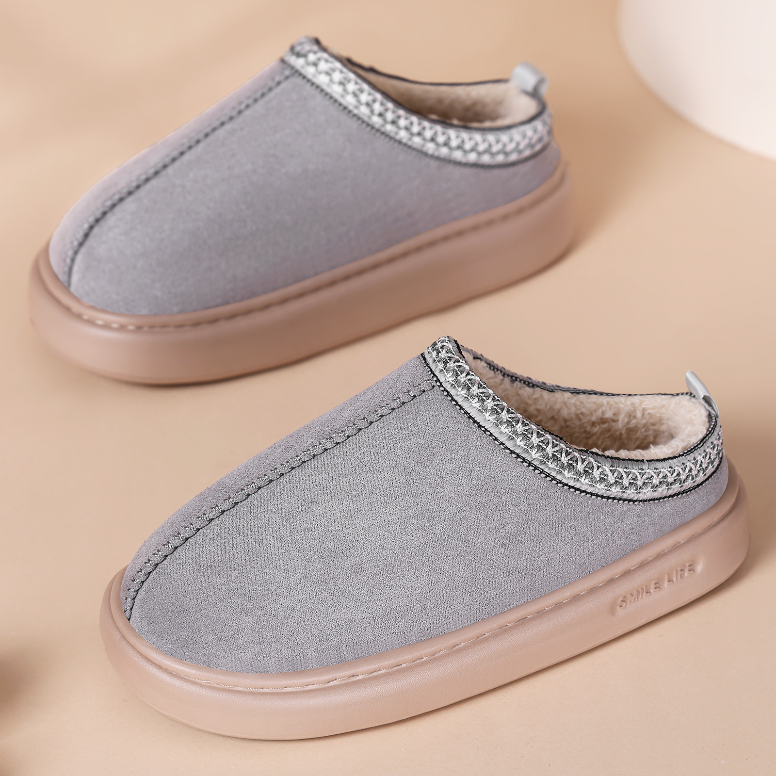 Zapatos caseros de algodón transfronterizos de invierno calentados zapatillas de lana y zapatillas de lana con un pedazo y medio zapatillas de algodón cómodas