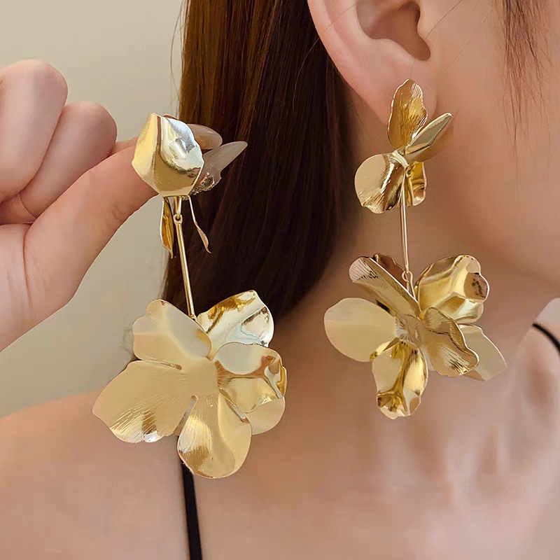 retro fashionable trend earrings