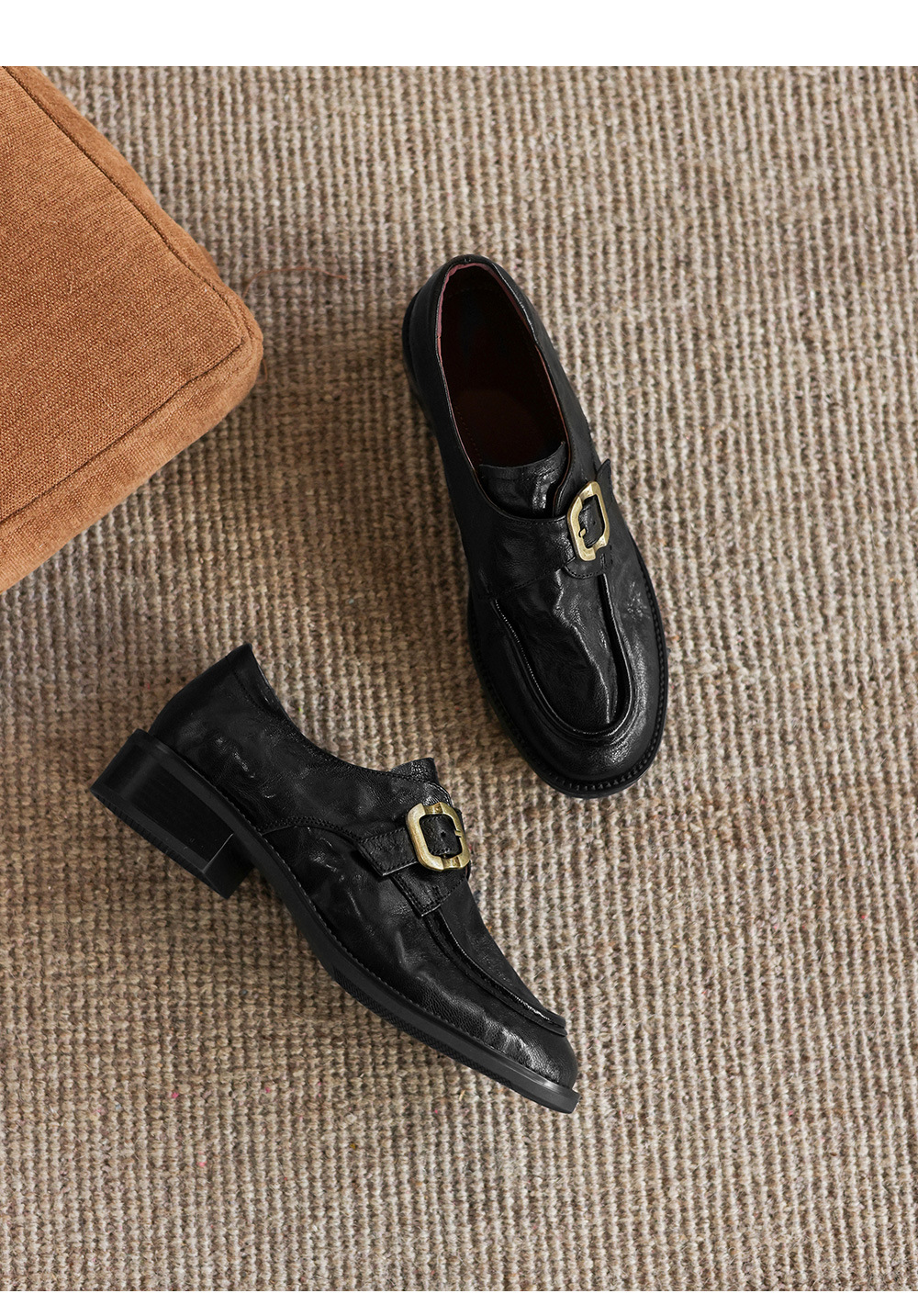 Giày loafer nữ phong cách Anh quai khóa, gót vuông thấp, mũi sâu, da bò — màu nâu chi tiết 19