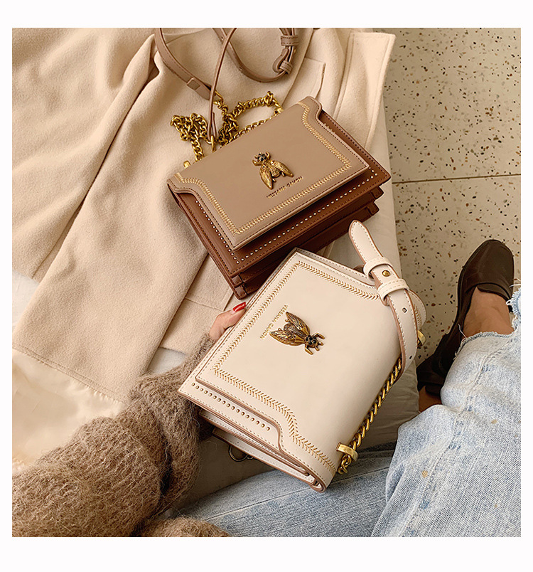 Borsa a tracolla retro con catena e decorazione ape donna_voghion.com
