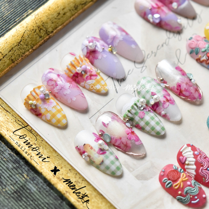 Pegatinas de uñas ins fresa en relieve ultrafino pequeño a cuadros frescos adhesivo nupcial uñas encaje decoración de uñas chica