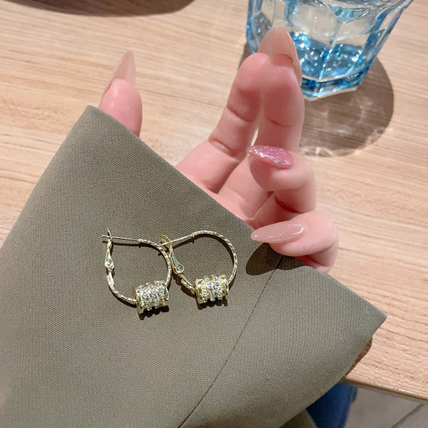 Small fashionable design earrings