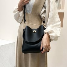 ���Qԭ�ο羳����ˮͰ����Ů2025������ţƤβ��б��μ�������