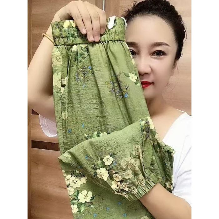 세 개의 금색 밝은 녹색