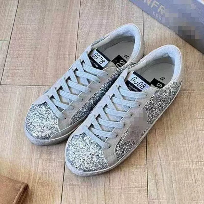 Versión mejorada de Corea del Sur GG Star Zapatos sucios de cola negra Zapatos sucios pequeños Zapatos de tabla viejos de cola plateada para mujer Zapatos casuales de aumento para hombres