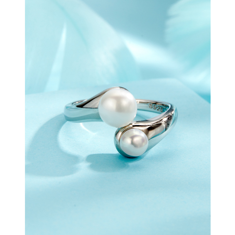 Anillo de perlas de agua dulce de plata esterlina S925 anillo de diseño de nicho femenino sentido Otoño e Invierno anillo de lujo ligero de alto grado anillo ajustable