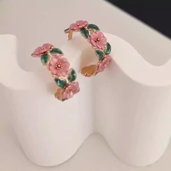 バラの花の枝春のロマンチックなフレンチドリップ釉薬の花C型イヤリング女性の新しいライト高級ハイエンドイヤリング気質|undefined