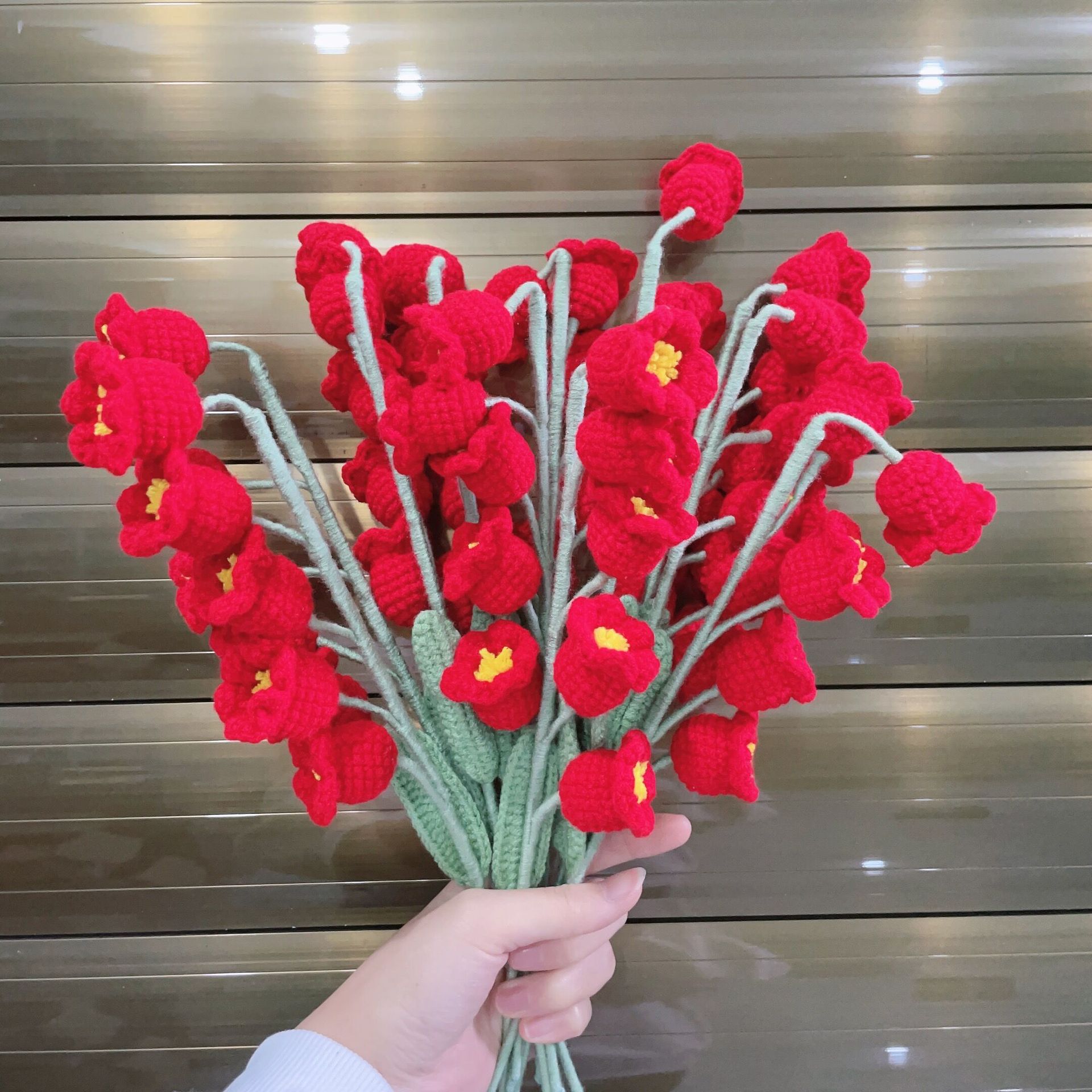 Lily tejido a mano acabado rosa Lily Tulip flor artificial lana ramo regalo