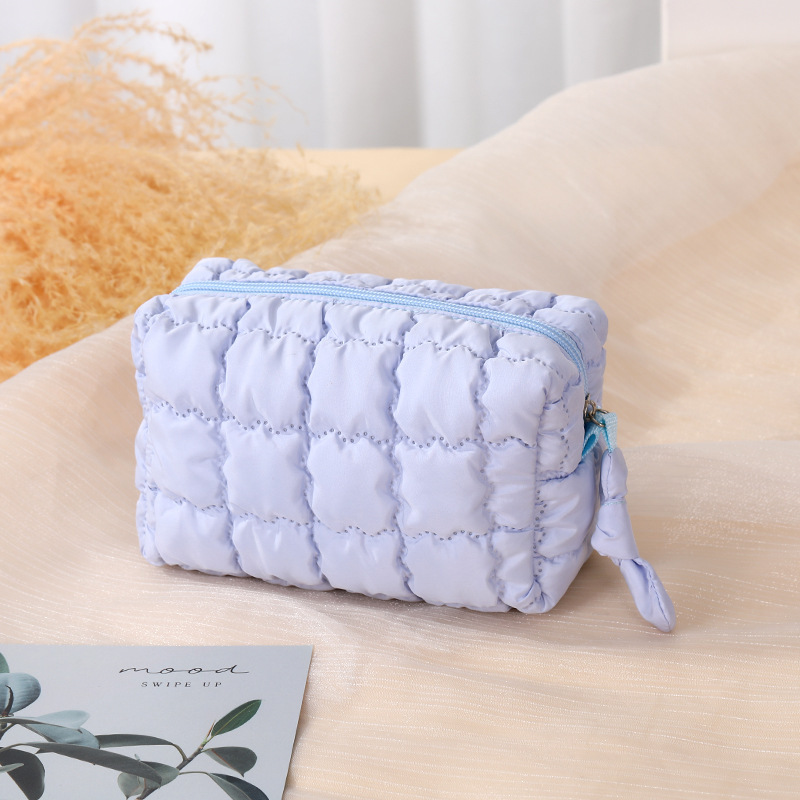 Nueva bolsa de cosméticos octogonal de otoño e invierno para mujer, bolsa de almacenamiento con relleno de plumón portátil portátil de alta gama