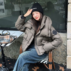 翻领潮牌羽绒服女短款2025冬新款时尚设计感袖标加厚小个子面包服