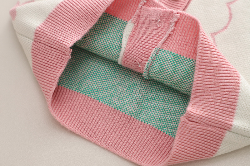 Flickset med stickad kofta och plisserad kjol_voghion.com