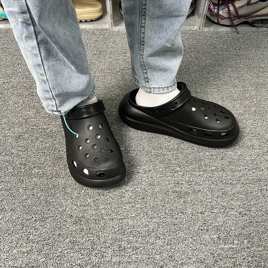 퍼프 클라우드 커플 슬리퍼 홀 신발 여성의 여름 새로운 두꺼운 단독 신발 안티 슬립 캐주얼 비치 샌들