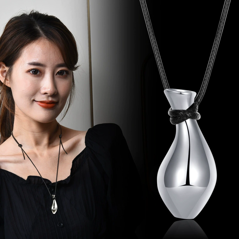Small design retro trend pendant, necklace, accessory for men and women, simple and elegant design