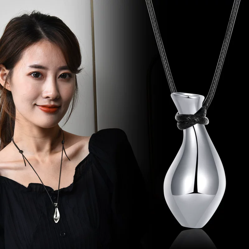 Small design retro trend pendant, necklace, accessory for men and women, simple and elegant design