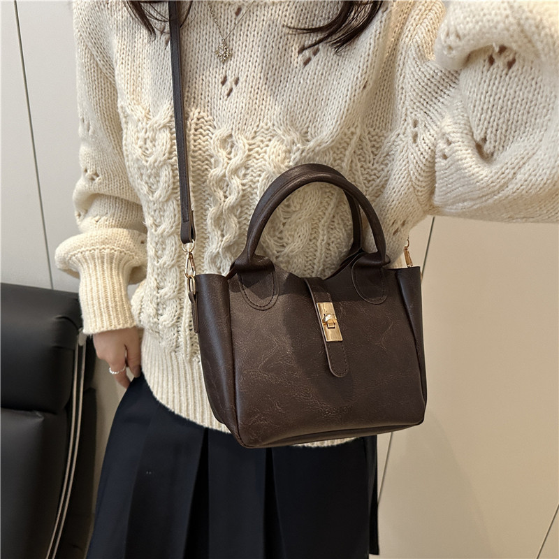 大容量包包女秋季百搭2025新款韩版休闲斜挎包今年流行爆款水桶包|undefined