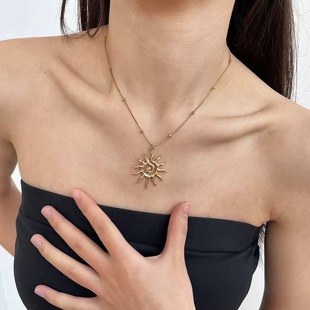 �W���羳���R�d����̫ꖵ�����Ů���Խ�ɫ�U�յ����r�к��s�i�