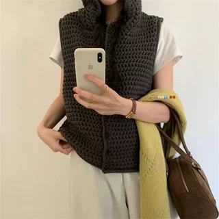 高级感粗针红色减龄显白连帽针织开衫马甲外套女叠穿毛衣背心坎肩