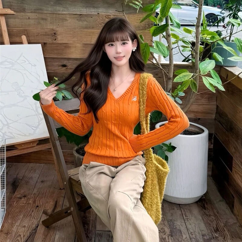 Korean Style Sweet and Cool V Neck Cable Knitwear Top for Female Students Autumn and Winter New Ins Orange Slim Short Knitwear