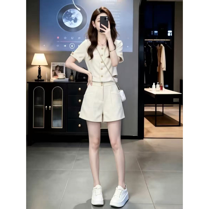 syfs9212 French-style women's two-piece set, summer 2026, elegant Chanel-inspired short-sleeved top and shorts.