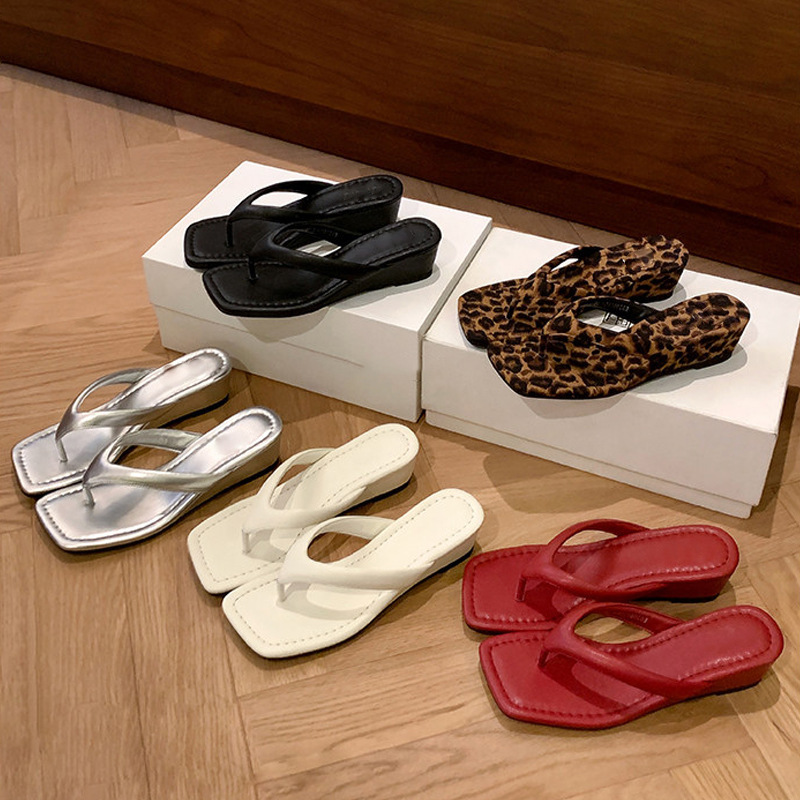 French Retro Wedge Leopard Print Flip-Flops for Women Summer 2026 New Vacation Beach Shoes Thong Sandals for Women French Retro Wedge Leopard Print Flip-Flops for Women Summer 2026 New Vacation Beach Shoes Thong Sandals for Women