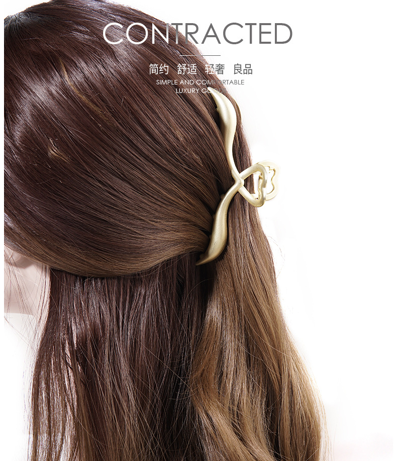 55g Weight Headwear Classification Metal Material Women'S Gender Plating Design Fashion Style Gold, Silver Color Fashion Heart-shape Metal Hair Clip Wholesale 无