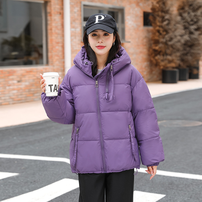 2023 nueva ropa de algodón de pluma coreana para mujeres corto engrosado con sombrero suelto con cremallera de diseño de pan pequeño