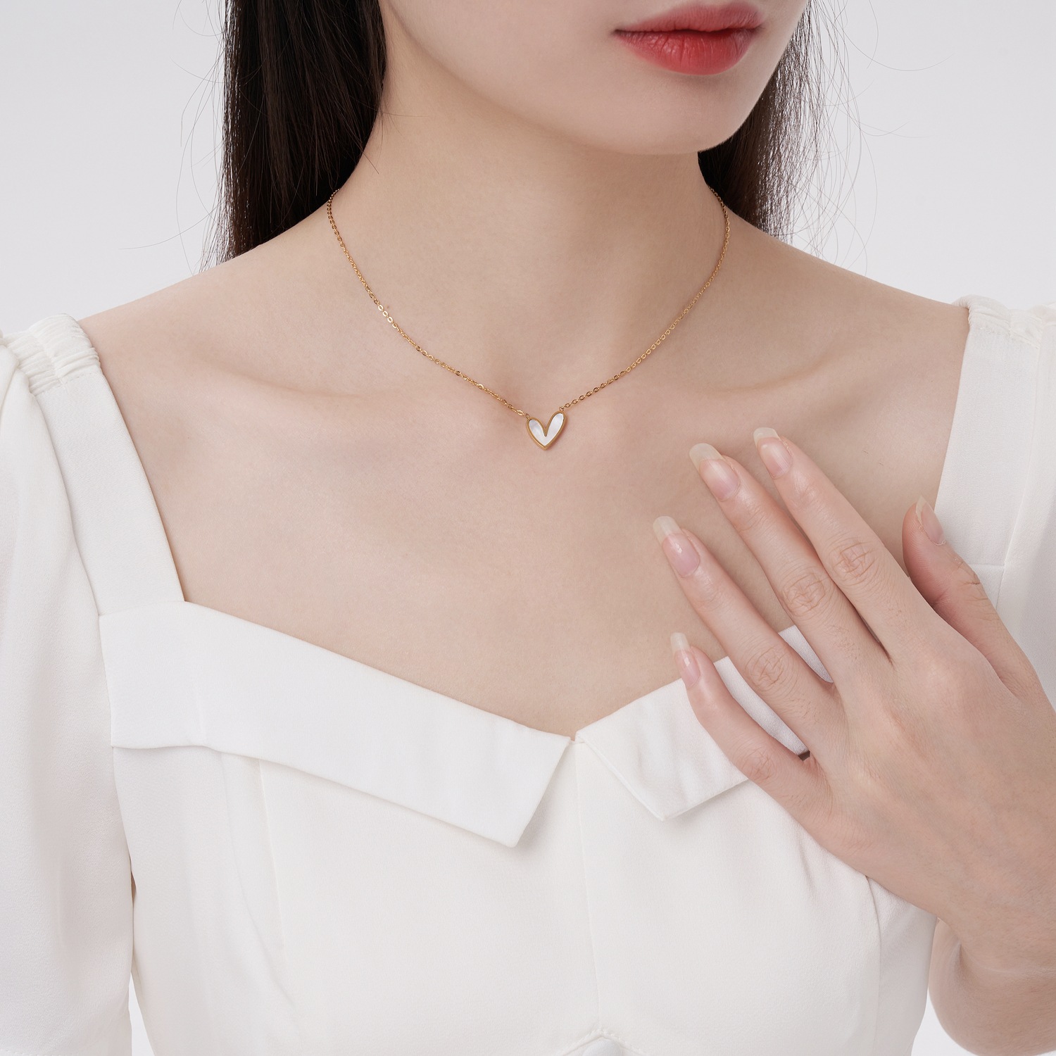 小众设计感白贝母桃心项链女简约冷淡风不对称锁骨链吊坠工厂直销