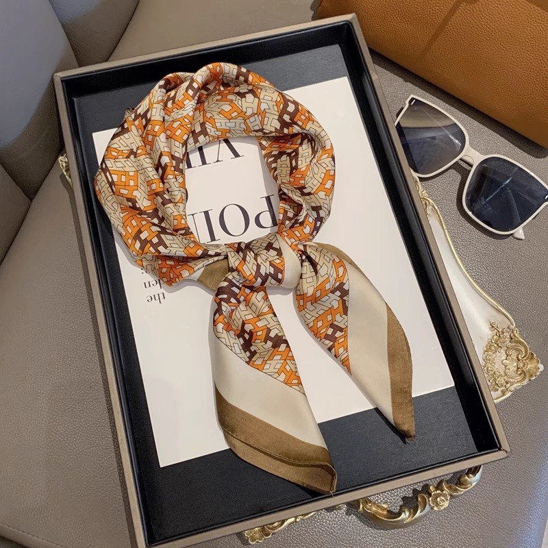 Verano pequeño bufandas cuadradas bufandas de seda para mujeres 2025 nuevo bufandas de cuello para la madre de cuello universal camisa de combinación de alto nivel